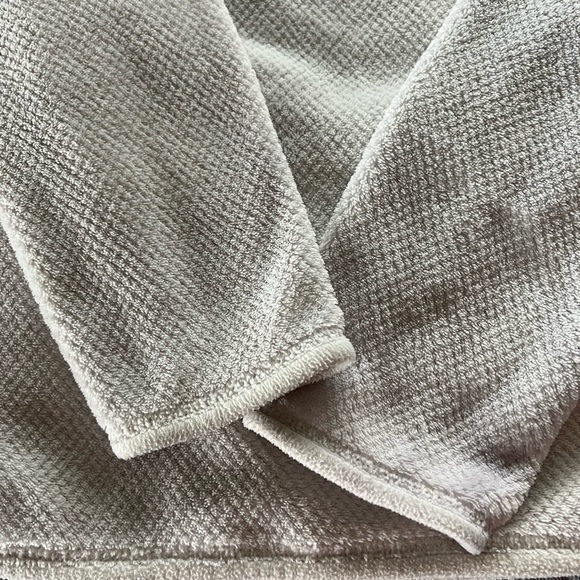 Patagonia - women’s size XL. - Picture 4 of 5